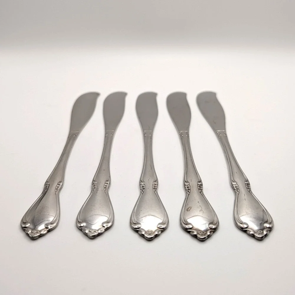 International Silver Floral Butter Spreaders Set of 5 Silverplate Flatware
